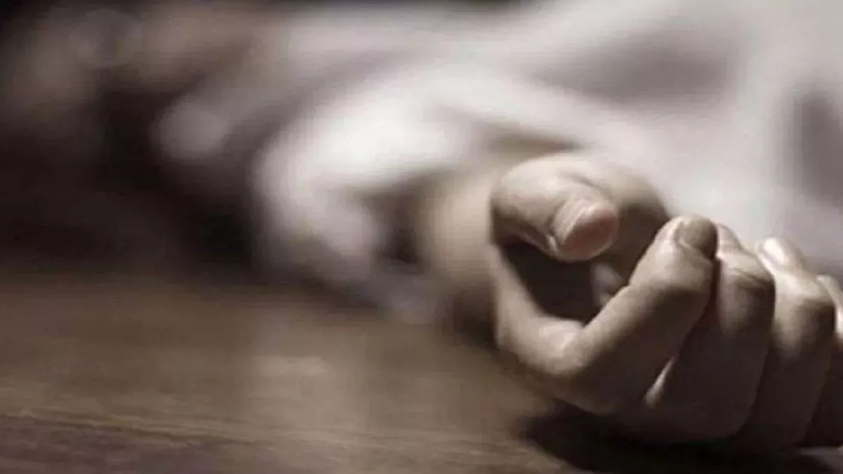 नवविवाहिता मासूम बेटी को लेकर चौथी मंजिल से कूदी, दोनों की मौत