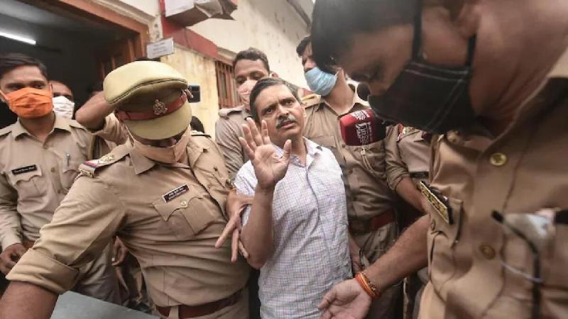 Retired IPS Amitabh Thakur Retired IPS Amitabh Thakur