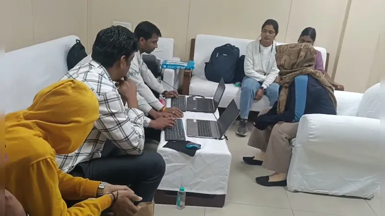 ml2eq1co_deas-woman-head-constable-police-arrested-taking-bribe_625x300_24_December_25