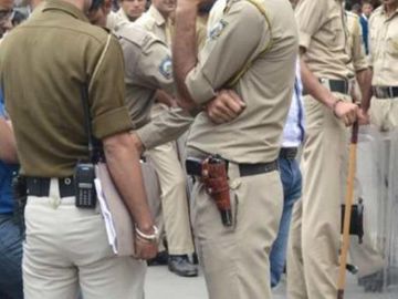police_1580902105
