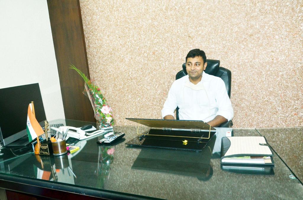 Kissa-A-IAS: IAS Rajat Bansal: इंजीनियर, IPS और अब है सफल IAS अधिकारी