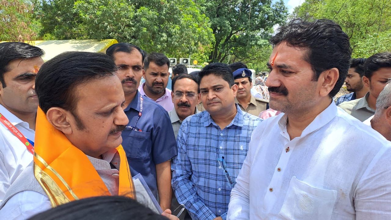 उप मुख्यमंत्री श्री शुक्ल ने एमवाय अस्पताल के निर्माण कार्य का निरीक्षण किया