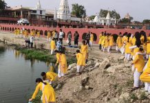 शिवना शुद्धिकरण अभियान के 129वें दिन निकली एक ट्रॉली गाद व कचरा, 101 गायत्री परिवार की बालिकाओं ने किया श्रमदान