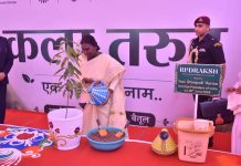 राष्ट्रपति के बैतूल जिले में प्रथम आगमन पर आकर्षक लोक नृत्य की प्रस्तुति कर स्वागत किया गया
