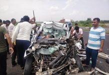 Horrific accident on the Delhi-Mumbai Expressway: कार सवार 4 लोगों की मौत 2 गंभीर, तितरोद-सीतामऊ का पास हुई दुर्घटना, पुलिस टीम मौके पर पहुंची