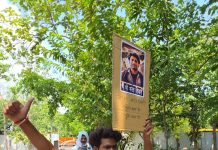 ‘मैं कहीं भरत तिवारी न बन जाऊं…’ पोस्टर चिपकाकर SP कार्यालय पहुंचा युवक, मंत्री के भाई और पुलिस पर लगाए झूठे केस के आरोप..