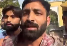 जयपुर में प्रदर्शन के दौरान कॉकरोच जनता पार्टी के फाउंडरअभिजीत दीपके को युवकों ने जड़े थप्पड़! मारने वाले शख्स को पुलिस ने लिया हिरासत में