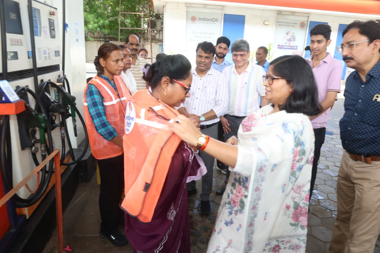 IMG-20260704-WA0080 Initiative of Collector Ruchika - Initiative of Collector Ruchika Chouhan: ग्वालियर में आज 5 जरूरतमंद महिलाएं बनी “शक्त…